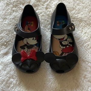 Like New Mini Melissa Disney black, size 8